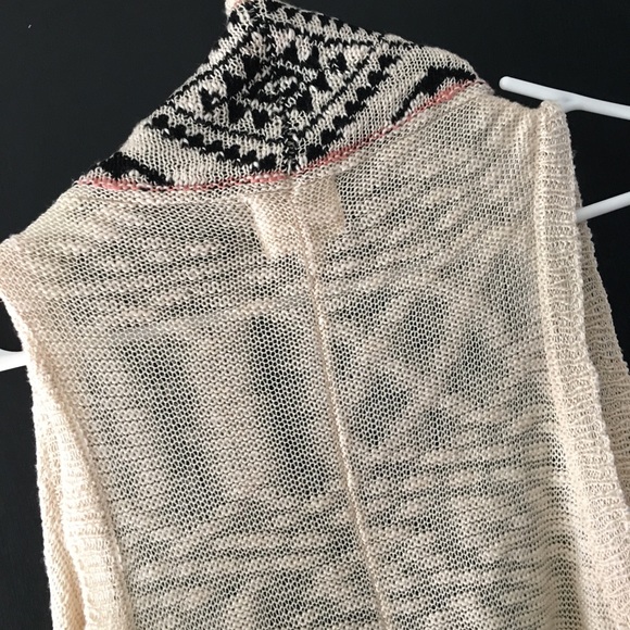 Hippie Rose Aztec Shrug - Picture 7 of 7